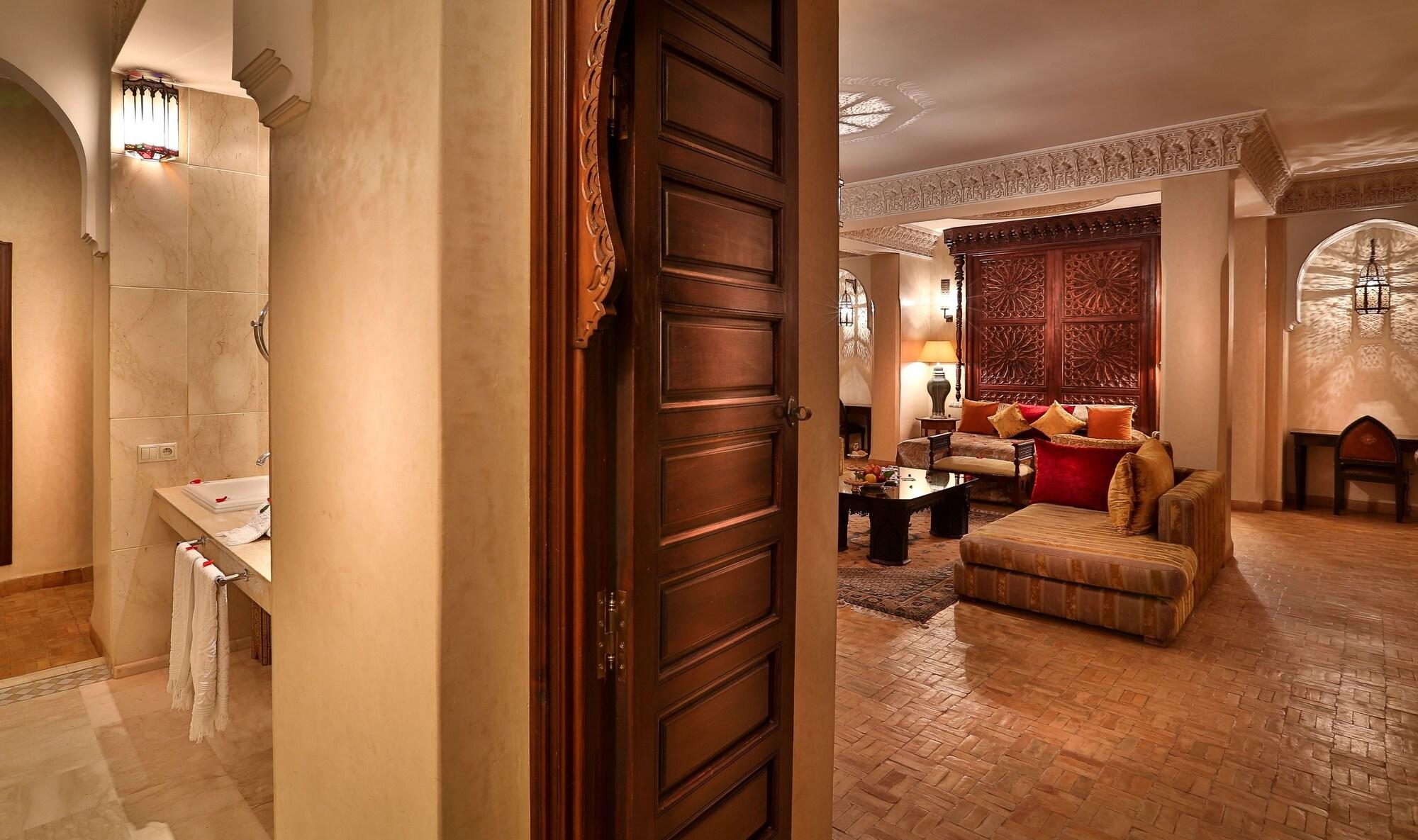 Riad Kniza Marrákes Kültér fotó A suite at the hotel