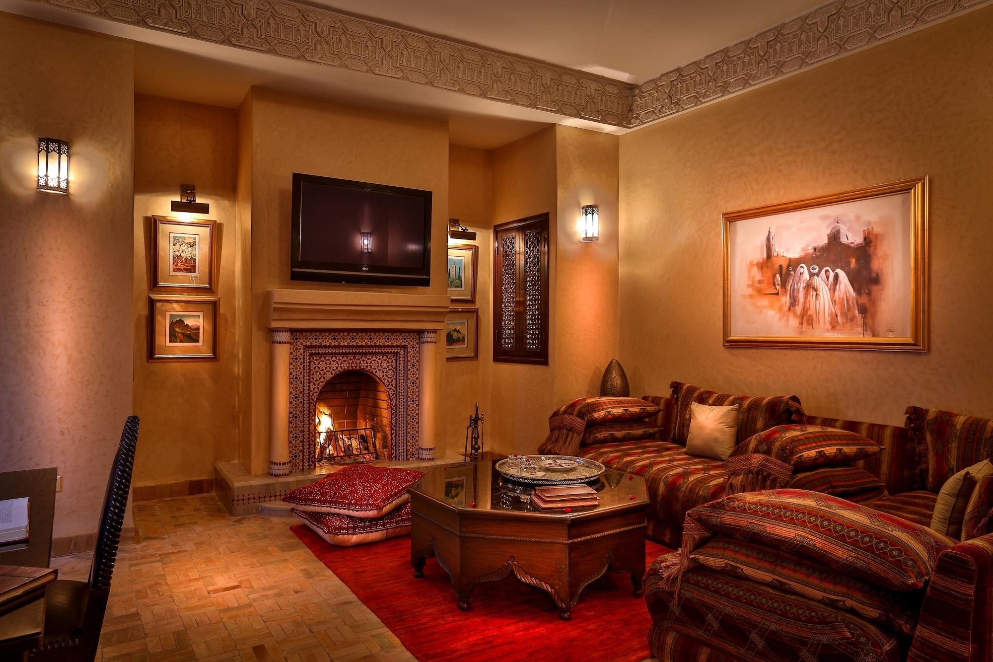 Riad Kniza Marrákes Kültér fotó A living room in a Moroccan hotel