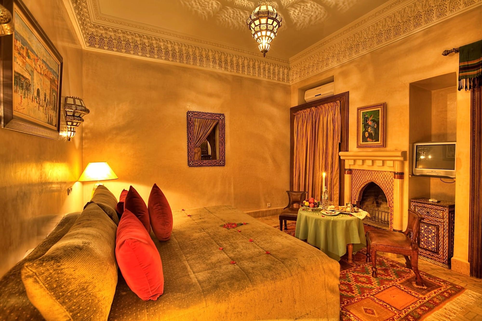 Riad Kniza Marrákes Kültér fotó A bedroom in the hotel