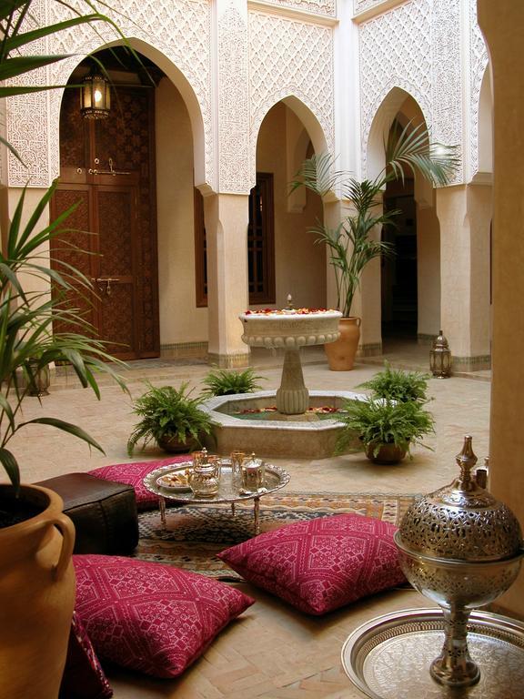 Riad Kniza Marrákes Kültér fotó A fountain in a Moroccan riad