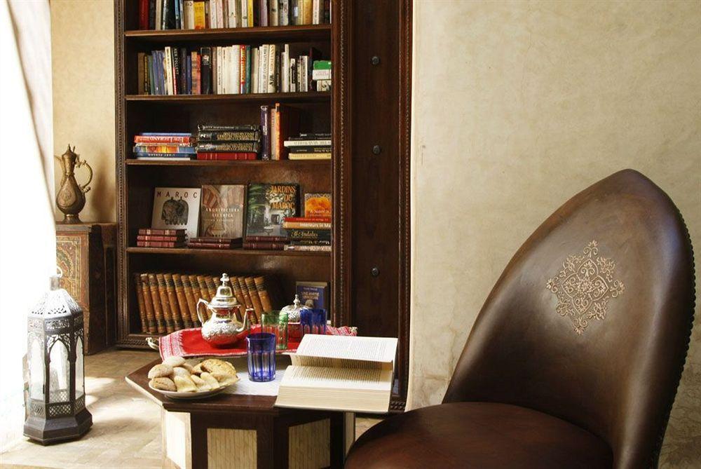 Riad Kniza Marrákes Kültér fotó Library at the hotel