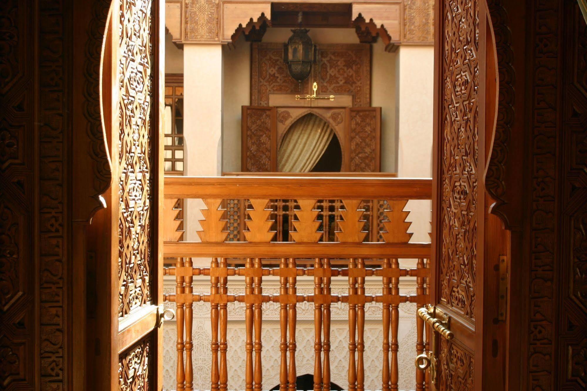 Riad Kniza Marrákes Kültér fotó The tomb of Ibn Arafa